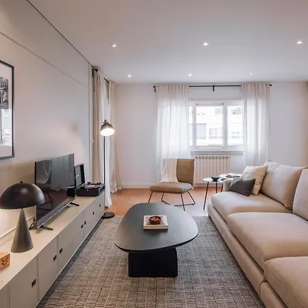 Lägenhet Geres - 3 Bedrooms In Alvalade