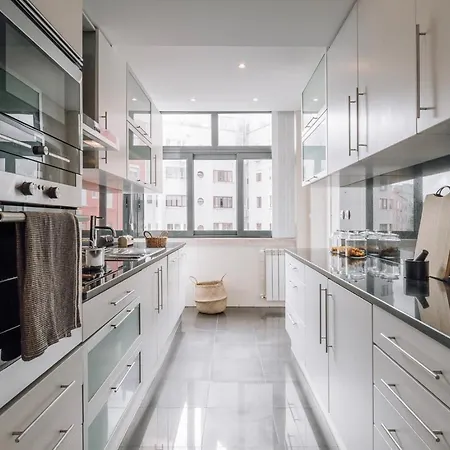 Geres - 3 Bedrooms In Alvalade Apartment