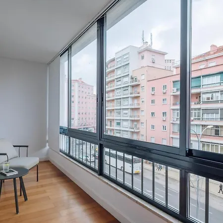 Geres - 3 Bedrooms In Alvalade * Лиссабон