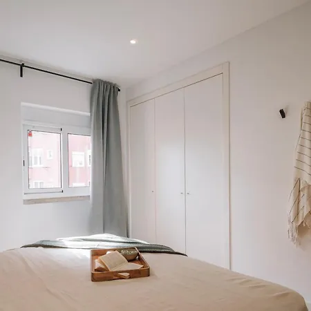 Geres - 3 Bedrooms In Alvalade 아파트